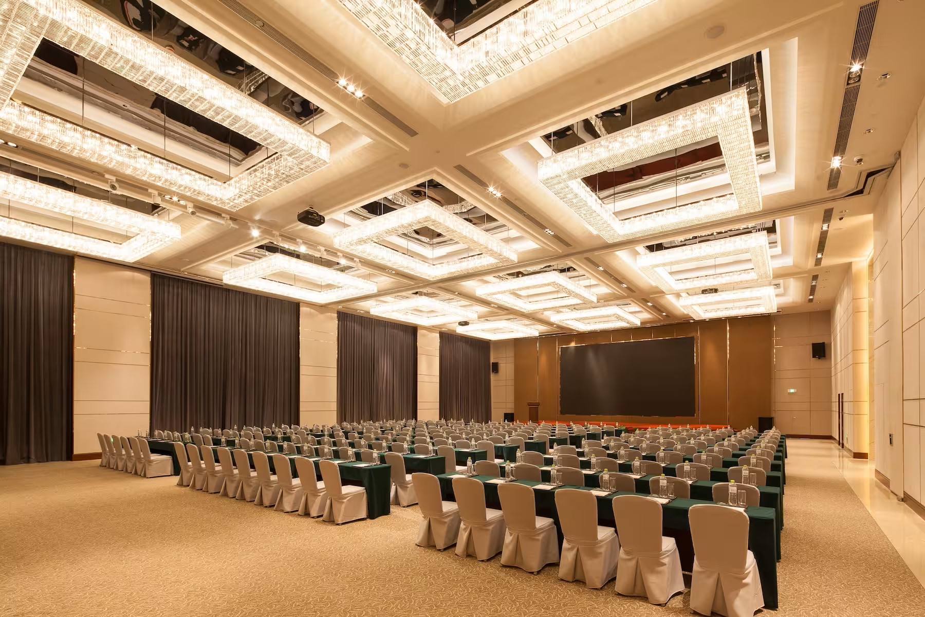 华美达酒店家具